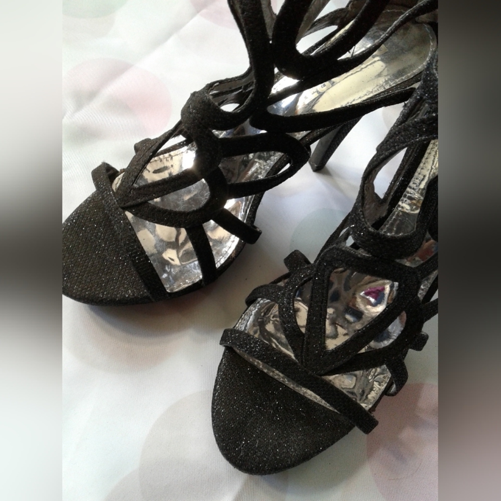 Shoes - Picture 2 of 7